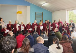 Utentes da Santa Casa da Misericórdia de Amarante cantam Janeiras no CACI
