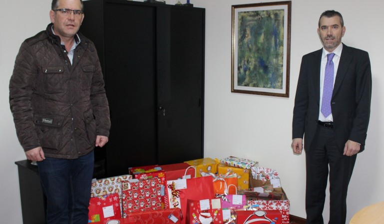 Presentes da iniciativa Árvores de Natal BPI