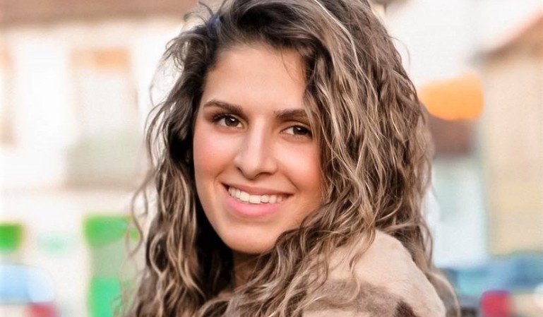 Cantora Laura Miranda é a madrinha da Campanha Mais Natal!
