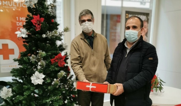 Oferta de Cabazes de Natal pela Agência de Clientes Fidelidade de Amarante