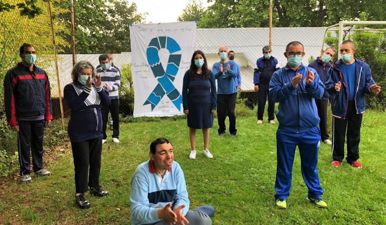 LAÇO AZUL – Cuidar e proteger ajuda-nos a crescer! 