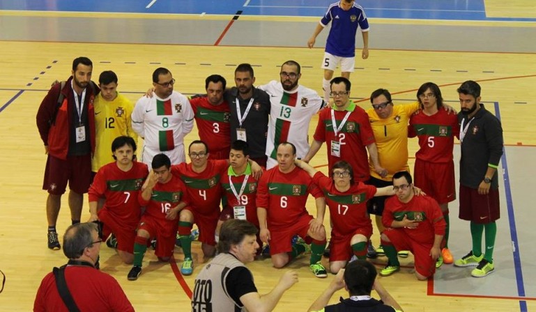Atletas da Cercimarante e do CAT vice-campeões mundiais de futsal
